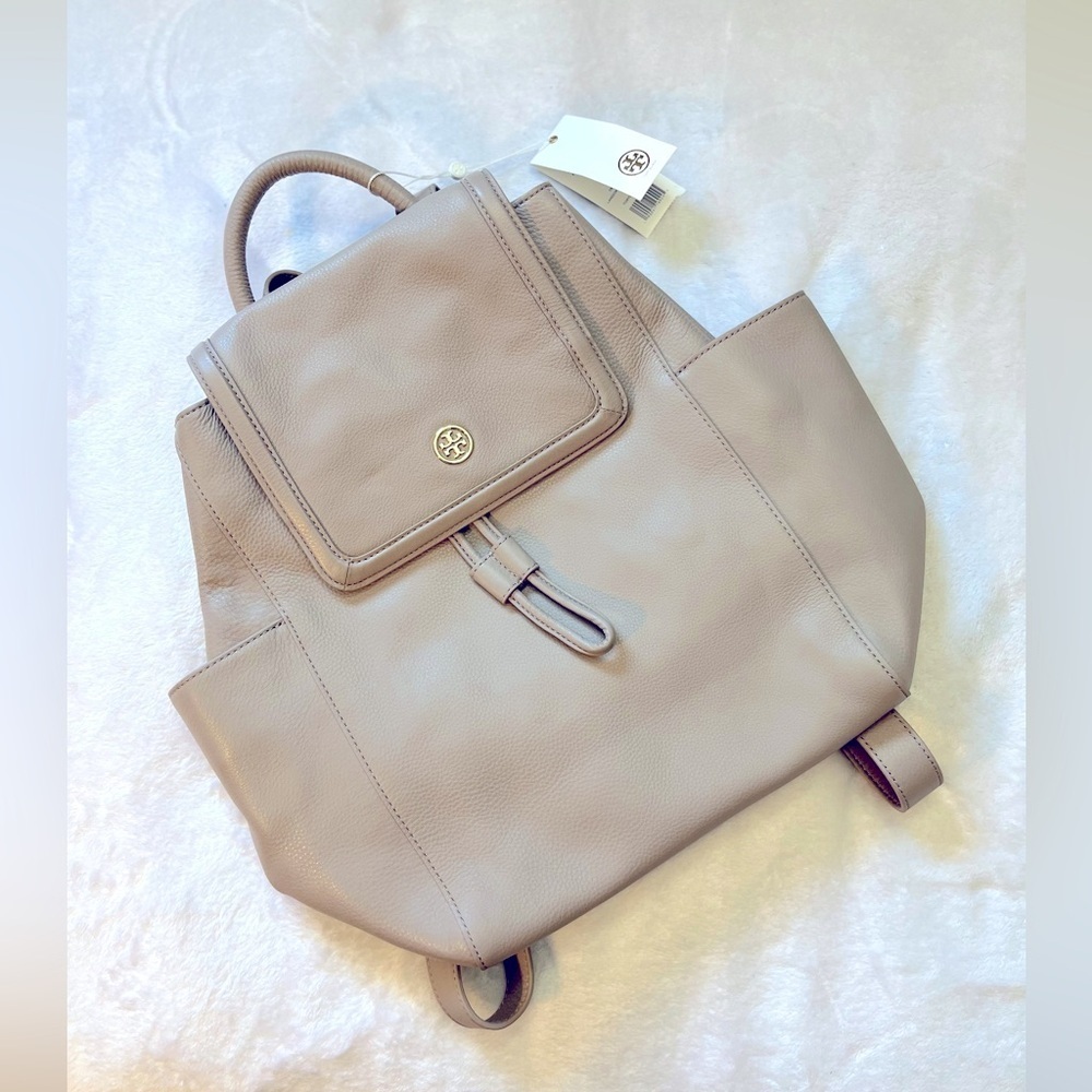 Tory Burch Landon Flap Backpack French Gray Pebbled Leather NWT - Style 31387 - Picture 3 of 17